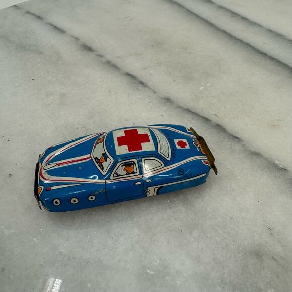 Vintage Ambulance japanese matchbox car - Picture 7 of 7